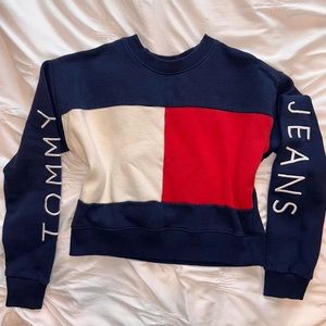Tommy Hilfiger • Tommy Jeans, navy blue cropped crewneck sweater!